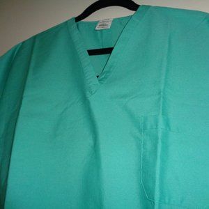EWC  MEDICAL NURSING SCRUB TOP L.  NEW NO TAG.